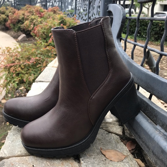 New beautiful brown boots - Picture 3 of 7